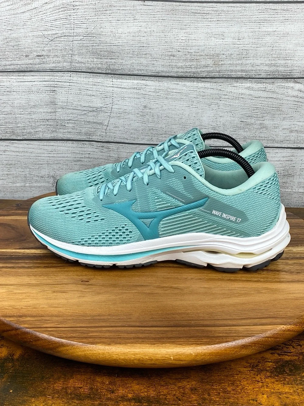Mizuno Wave Inspire 17 Eggshell Blue Turquoise Running Shoe Women’s Size 10.5